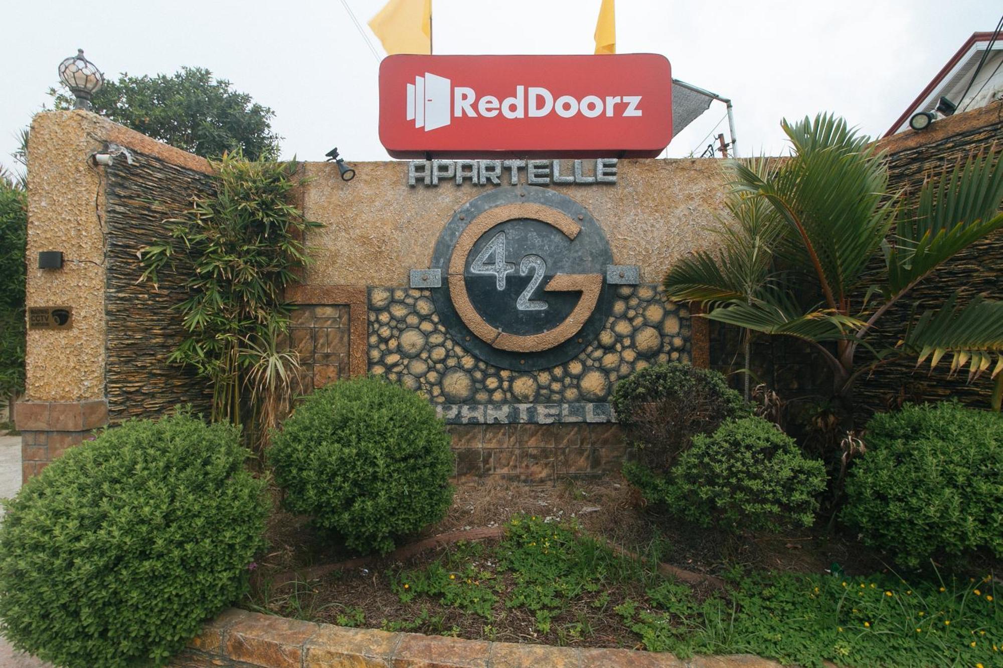 Reddoorz @ G42 Apartelle Iloilo City Exterior photo